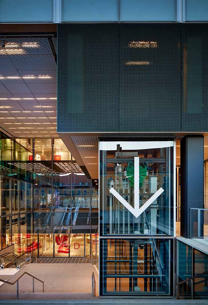 Img_BLOX Carousel Elevator med pil