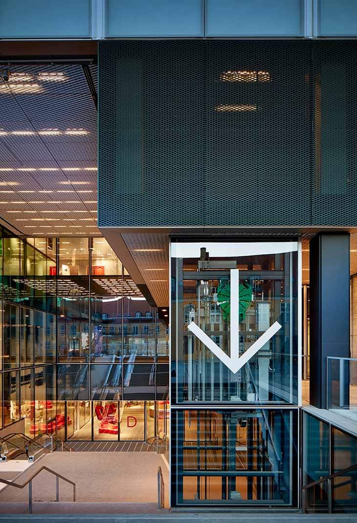 Img_BLOX Carousel Elevator med pil