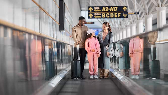 img_family_in_airport_668x376