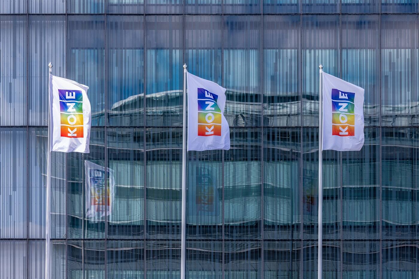 img_KONE Pride Flags Espoo 1400