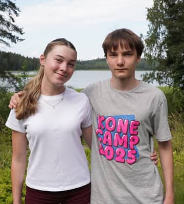 Australske Lacey, 16, havde aldrig været i Finland før. Mens finske Valtteri, 16, bor kun en time fra lejren.