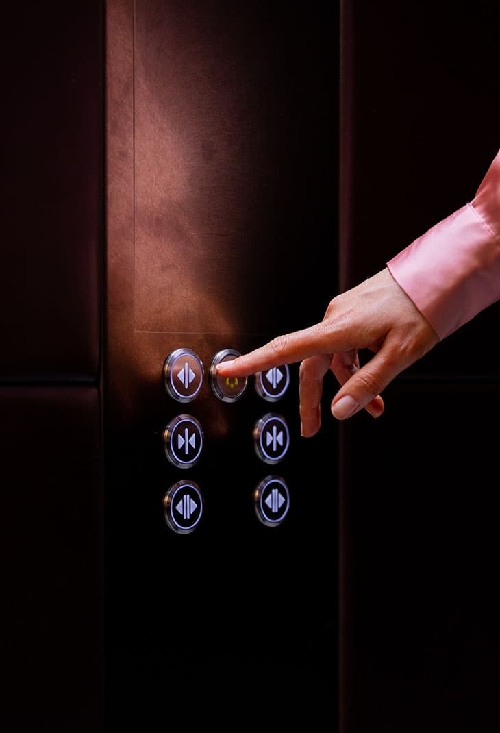 img_womans_hand_pressing_elevator_button_0370x1070